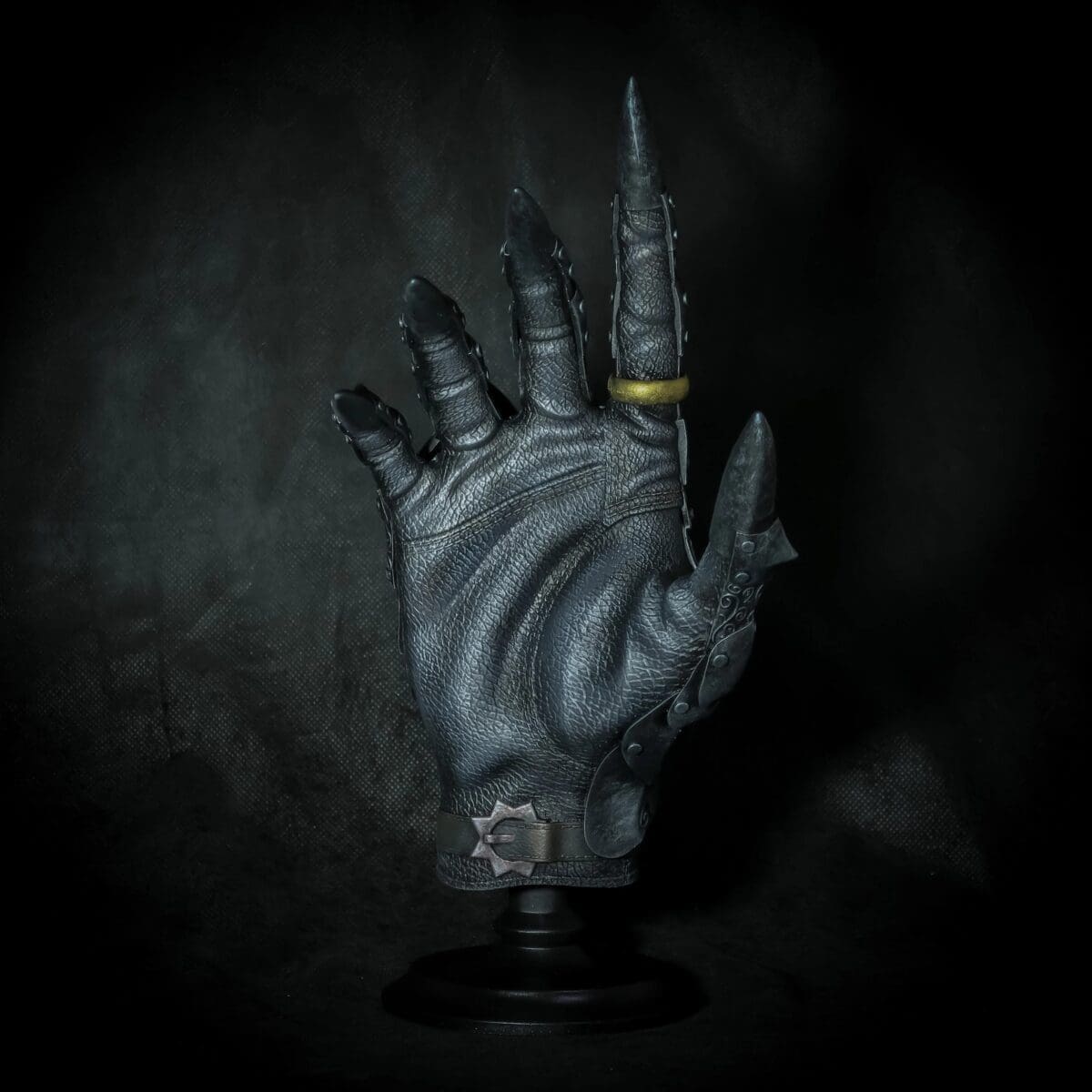 Dark glove with metal ring display